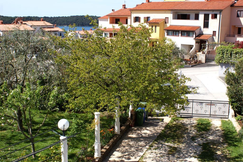 Apartments Cezar Vinkuran Extérieur photo