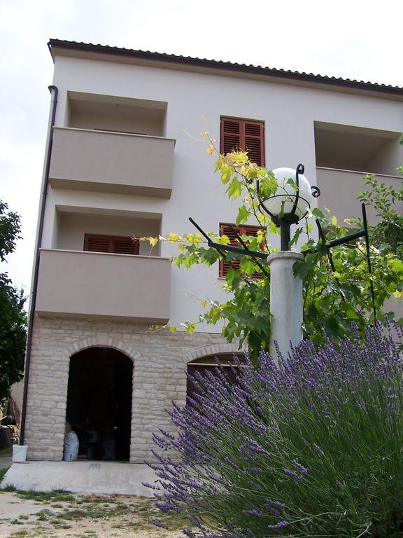 Apartments Cezar Vinkuran Extérieur photo