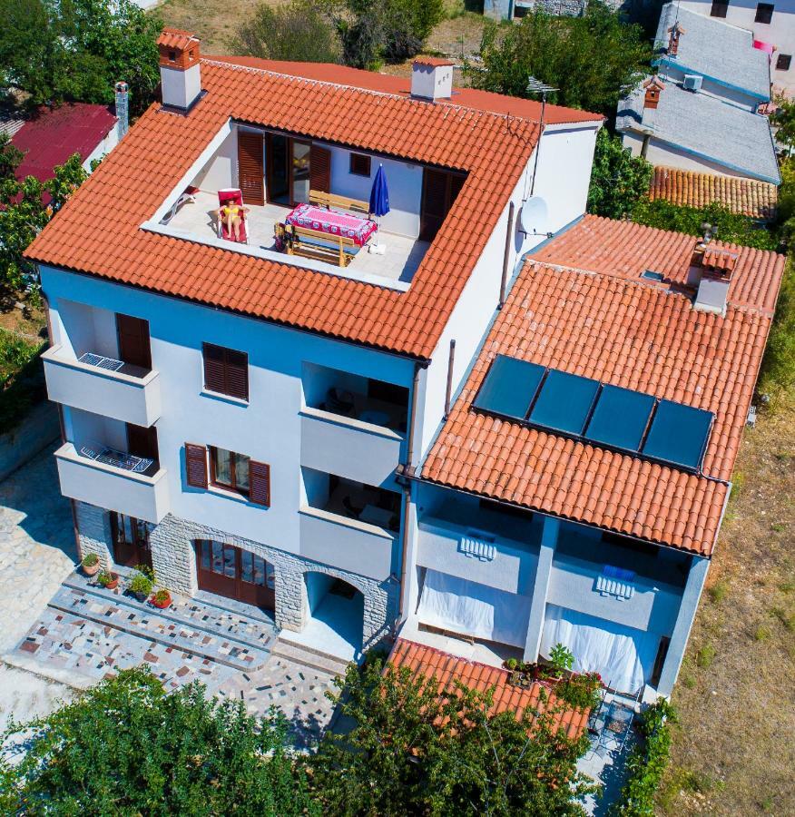 Apartments Cezar Vinkuran Extérieur photo