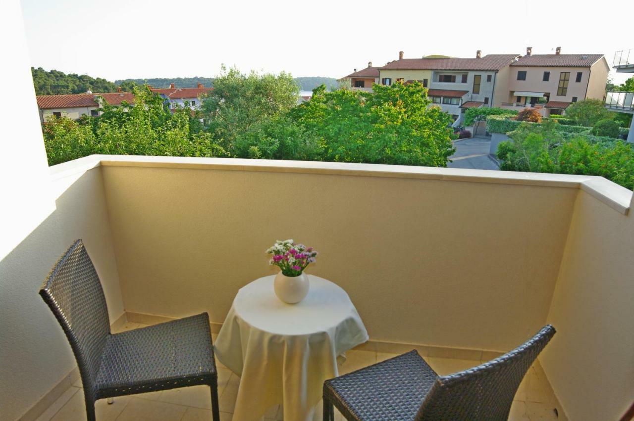 Apartments Cezar Vinkuran Extérieur photo