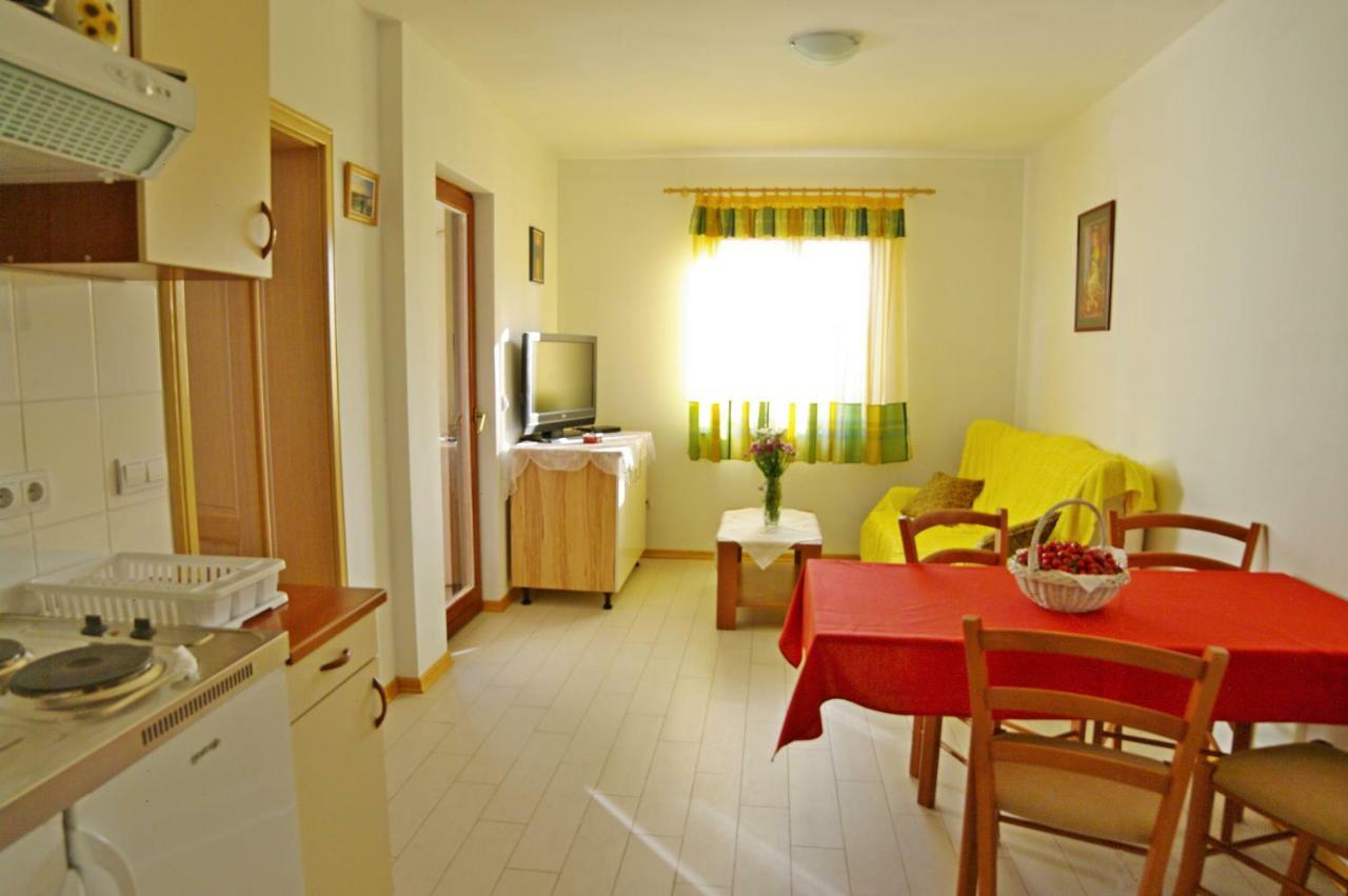 Apartments Cezar Vinkuran Extérieur photo